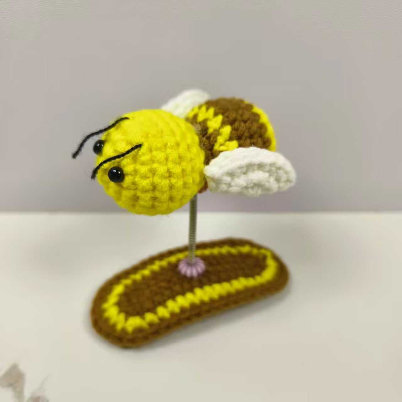 Handmade Crochet Wobbly Bee Hair Clip, Spring Shaking Knitted Bee Barrettes, Cute Amigurumi Animal Hair Accessory for Adults