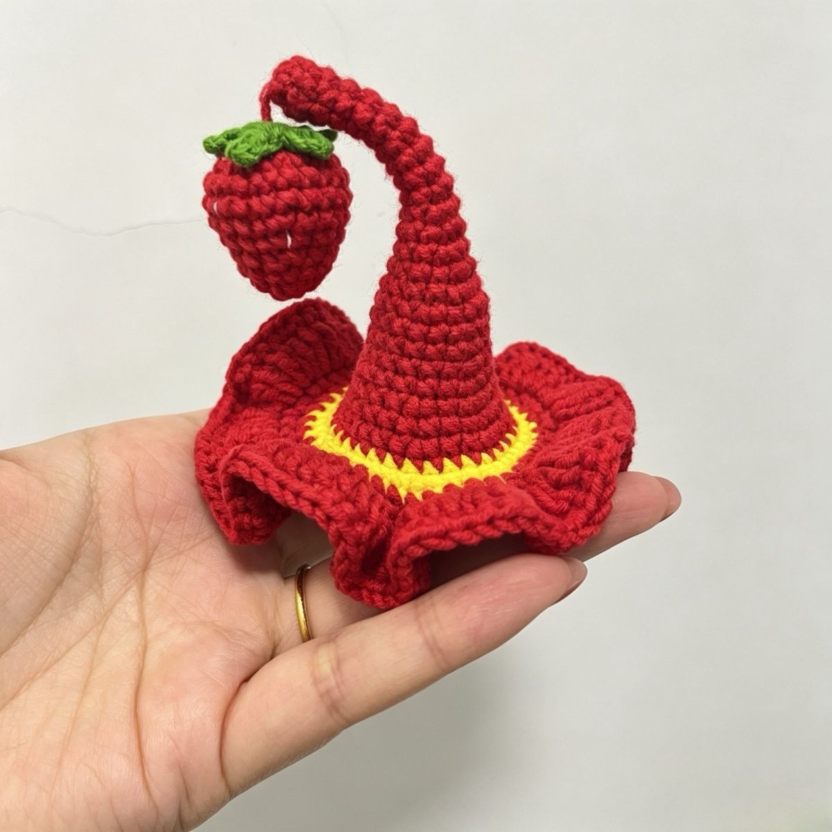 Handmade Crochet Wizard Hat Hair Clip, Cute Elf Hat Hair Barrette, Kawaii Amigurumi Hair Accessories for Girls